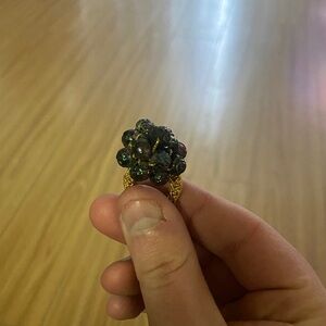 Elegant Gold and Black Cluster Ring